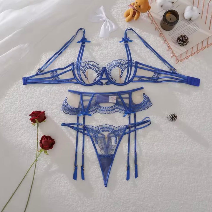 Flat lay del conjunto Alessia Signature azul de 3 piezas
