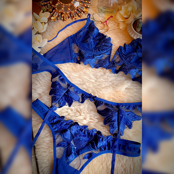 conjunto lenceria azul 3 piezas con portaligas producto

