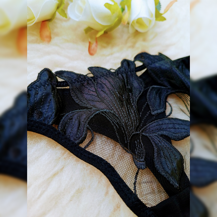encaje negro floral primer plano lencería fina chile