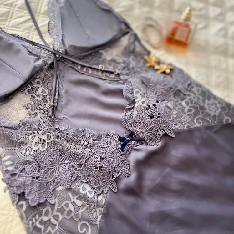 Detalle encaje floral negligee Carmina gris lavanda satinado Zatis Beauty