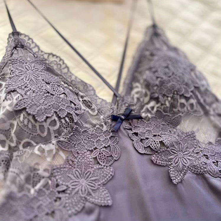 Detalle busto encaje floral negligee Carmina gris lavanda Zatis Beauty