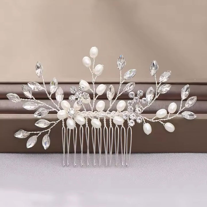 Accesorio de cabello novia con diseño de ramas y perlas